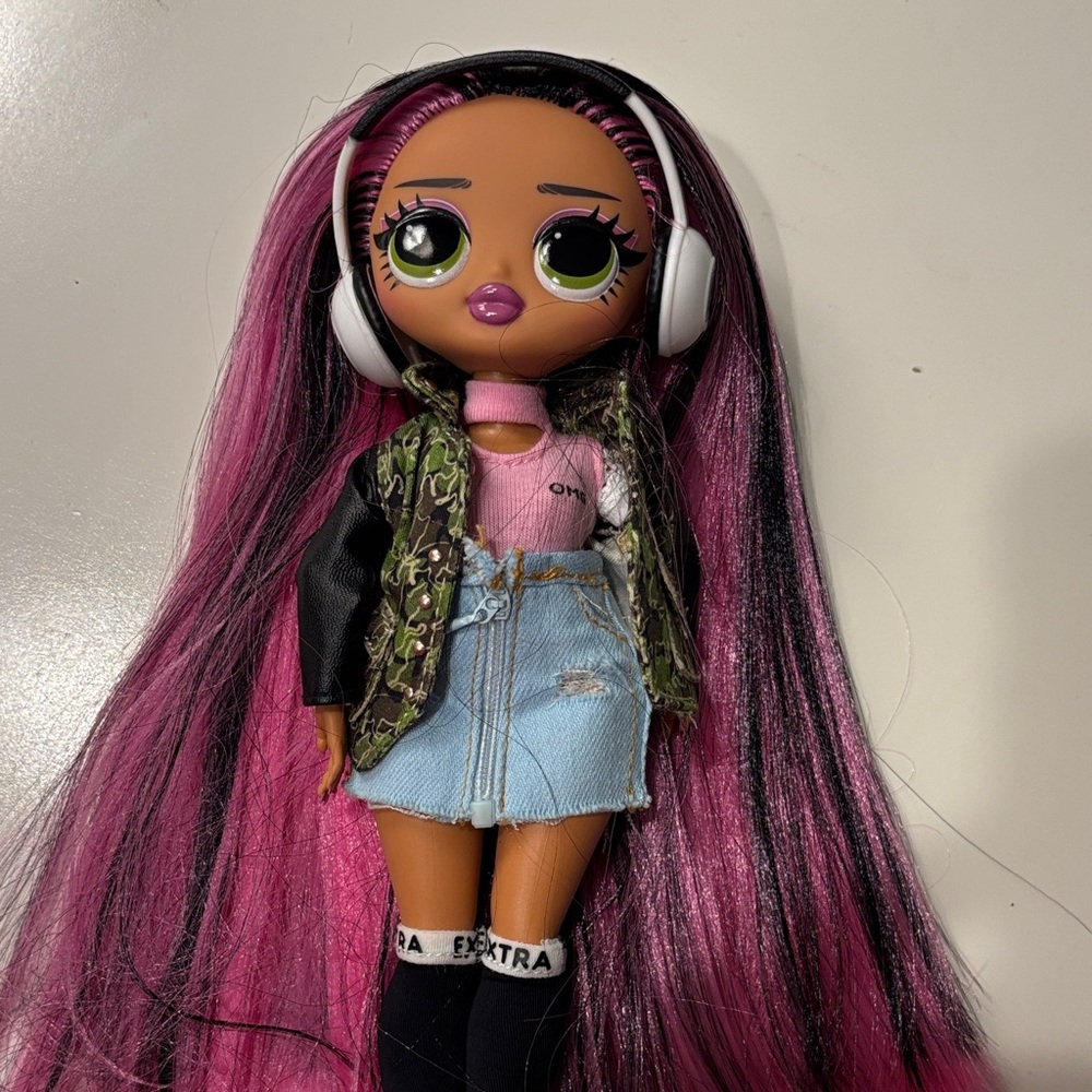 OMG! World Travel City Babe Fashion Doll